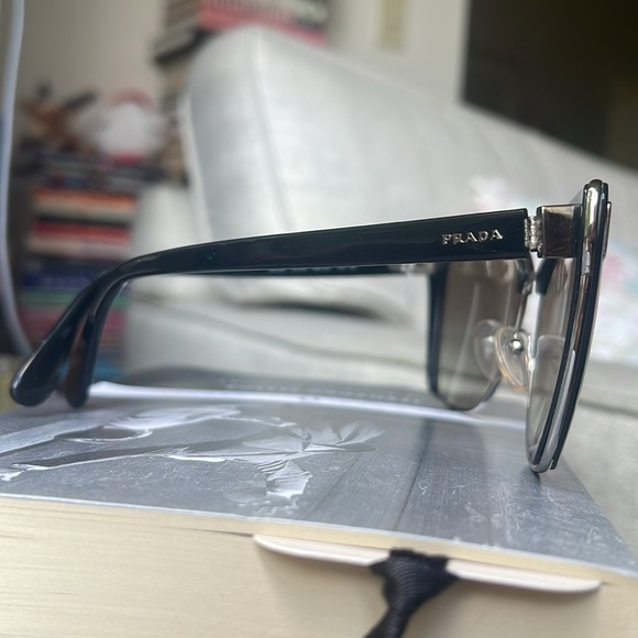 Prada black oversized cat eye sunglasses - Picture 2 of 5